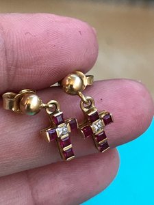 Сережки крестики 750 бренд руинчики и бриллиантик