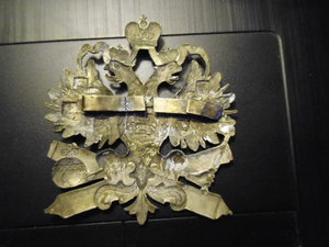 Орел с пушками на головной убор артиллериста.