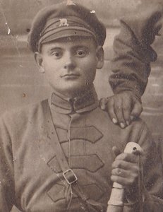 Красные кавалеристы 20-х. Форма,шашки,знак.