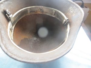 каска вермахт (остатки родной краски и внутрянка)