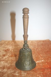 Колокольчик старинный бронза с ручкой сюжет