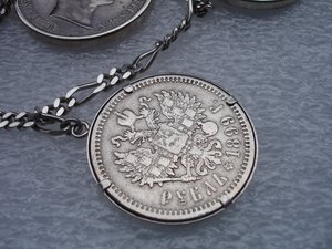 1 Рубль 1899+3 монеты Германии на серебряной цепочке.