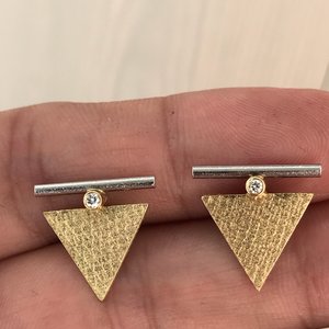 Серьги "треугольнички" золото 750 ..недорого