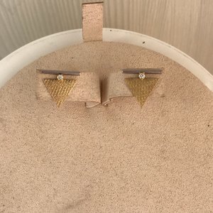 Серьги "треугольнички" золото 750 ..недорого