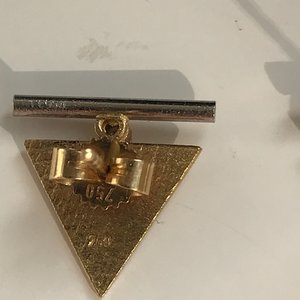 Серьги "треугольнички" золото 750 ..недорого