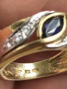 Кольцо с бриллиантами и синим камнем лимонная 585