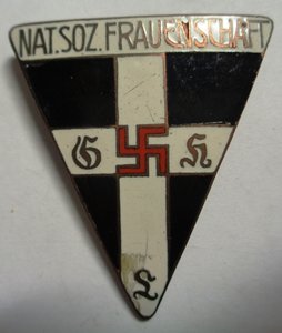 Знак  Женский союз со свастикой.