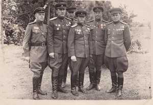 Ген.лейт.Пожарский среди офицеров 1-й Гв.Армии. р.Висла.
