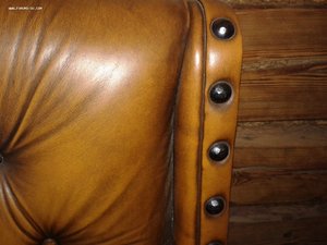 Старый кожаный диван. Помогите оценить!