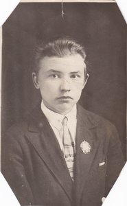 Шура Мотовилов. Знак "Почётный горняк". Свердловск. 1932 г.
