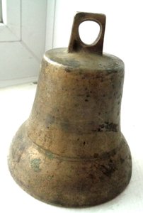 Колокольчик с надписью Завод Клюйкова Егора.