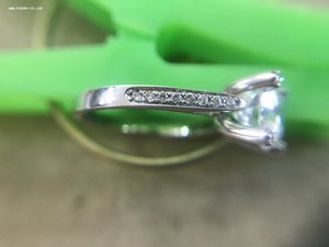 Кольцо с бриллиантом в 1,7 ct.