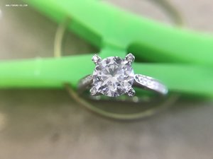 Кольцо с бриллиантом в 1,7 ct.