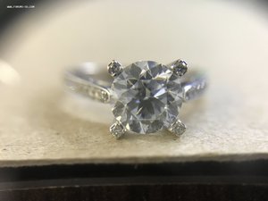 Кольцо с бриллиантом в 1,7 ct.