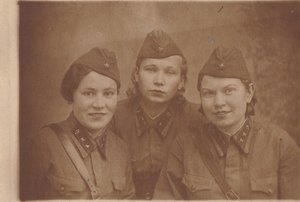 Девушки - лейтенанты медслужбы. ст.Шексна. 28.10.1941 г.