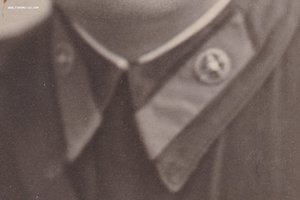 Боец с двумя знаками.