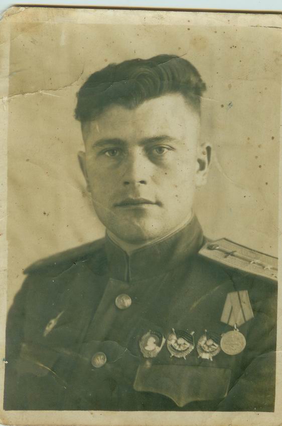 2 фото летчика. Два БКЗ на винтах (2) Ленин, знаки.