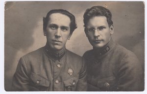 Лейтенанты-железнодорожники со знаками командиров РККА