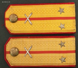 Погоны лейтенанта артиллерии образца 1946 г. (поле шелк)
