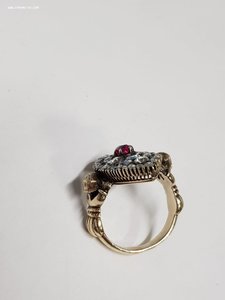 Очень интересное золотое кольцо с бриллиантами 56