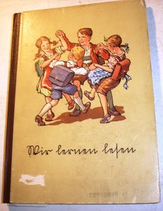 Книга"Мы учимся читать" вместе с Фюрером.