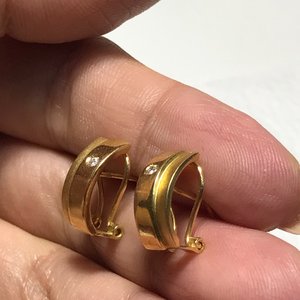 Золотые сережки 750 пробы с бриллиантиками