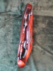 Копии старинных пистолей.