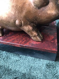 "Весёлый поросёнок". Бронза. Подставка из натурального камня