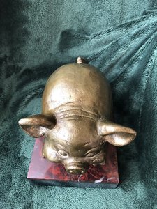 "Весёлый поросёнок". Бронза. Подставка из натурального камня