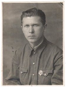 военный со знаком Ворошиловский стрелок 2 ступ.