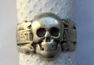 Перстень  " череп"  WEST WALL в серебре и бронзе