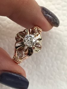 Золотое российское классическое кольцо с бриллиантом