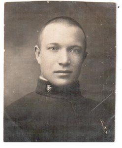 военный с эмблемой БТВ, 20-е годы.