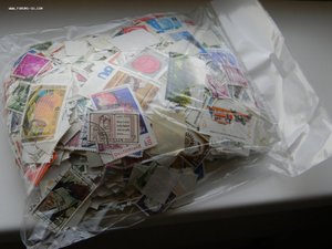 5000++почтовых марок в закрытом пакете.