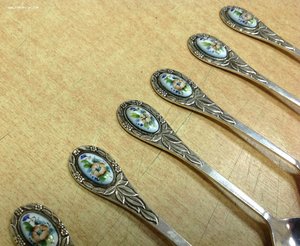 6 чайных и 6 кофейных ложек с финифтью