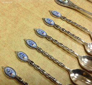 6 чайных и 6 кофейных ложек с финифтью