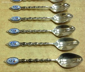 6 чайных и 6 кофейных ложек с финифтью