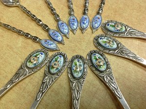 6 чайных и 6 кофейных ложек с финифтью