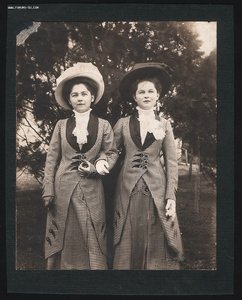 Альбом с фотографиями, виды Тверской губернии.