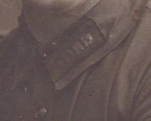 Боец (курсант?). Шифровка в петлицах краской. 1930 г.