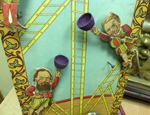 Старинная Настольная игра с человечками и шариком RRR