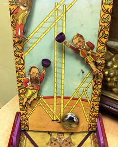Старинная Настольная игра с человечками и шариком RRR