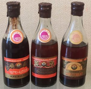 Коллекционное армянское вино 1959 года в маленьких бутылках