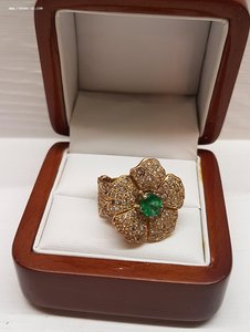 Новое кольцо бриллианты с изумрудом