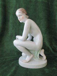 "Обнажённая девушка". HEREND HVNGAR HANDPAINTED.