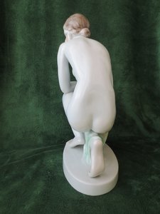 "Обнажённая девушка". HEREND HVNGAR HANDPAINTED.
