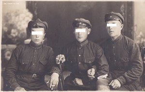 Кавалеристы.Пограничники (?). 13.8.1930 г. Цветные фуражки.