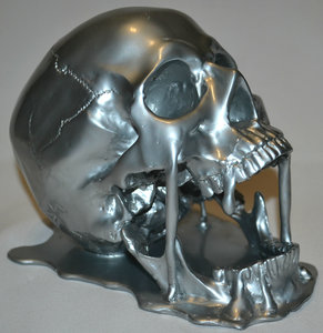 Тающий алюминиевый череп.