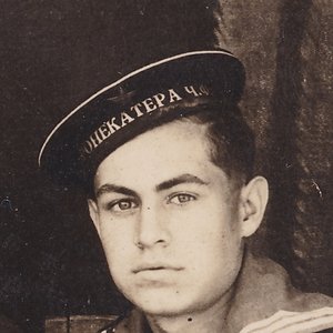 Моряки ЧФ. Разные надписи на бескозырках + "БРОНЕКАТЕРА".