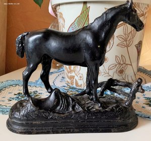 Конь у плетня чугун